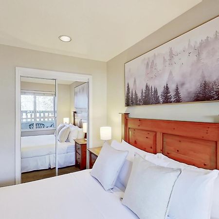 Town Plaza Suites Whistler Habitación foto