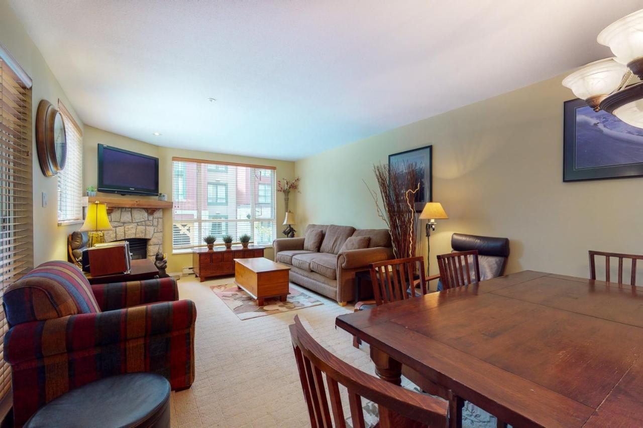 Town Plaza Suites Whistler Habitación foto