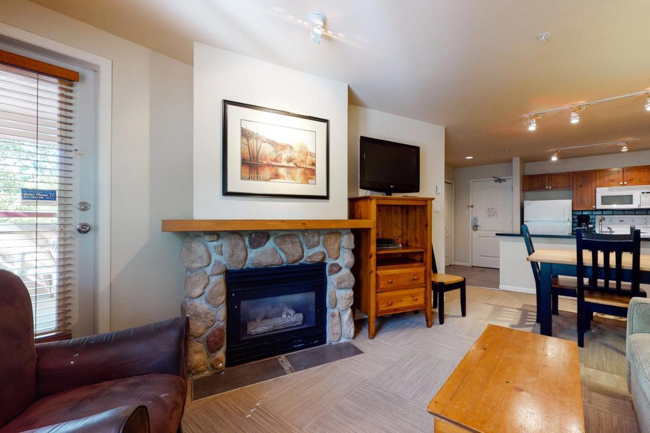 Town Plaza Suites Whistler Habitación foto