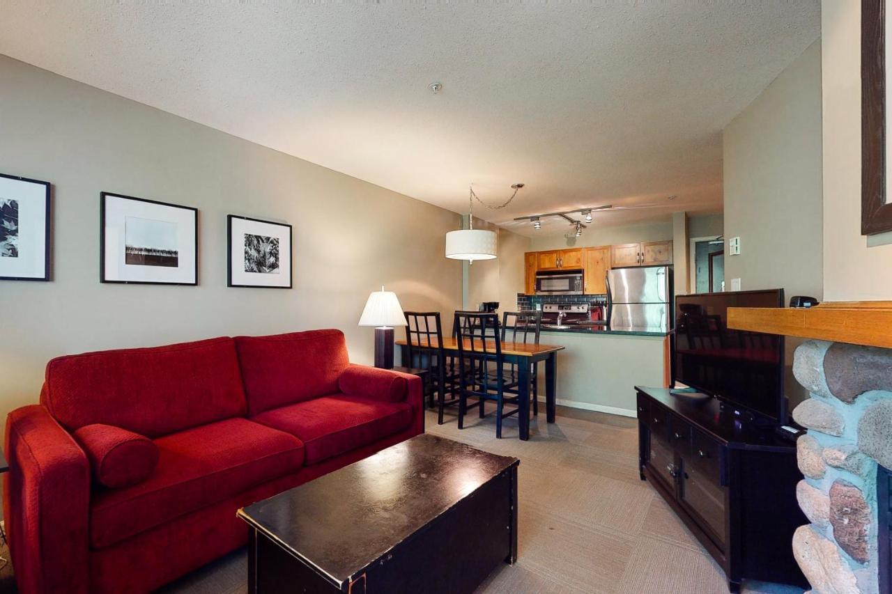 Town Plaza Suites Whistler Habitación foto