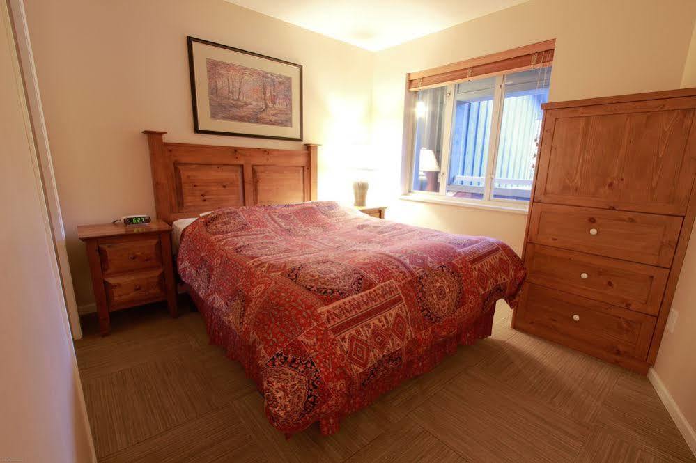 Town Plaza Suites Whistler Exterior foto